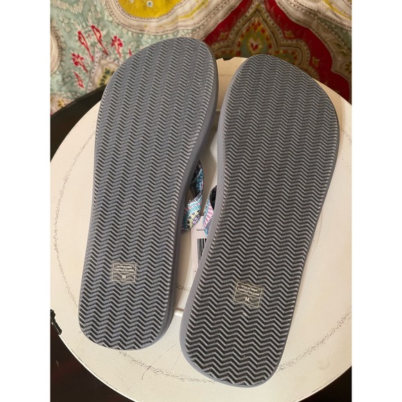 Vera Bradley Flip Flops NWT Size Medium - Picture 4 of 4